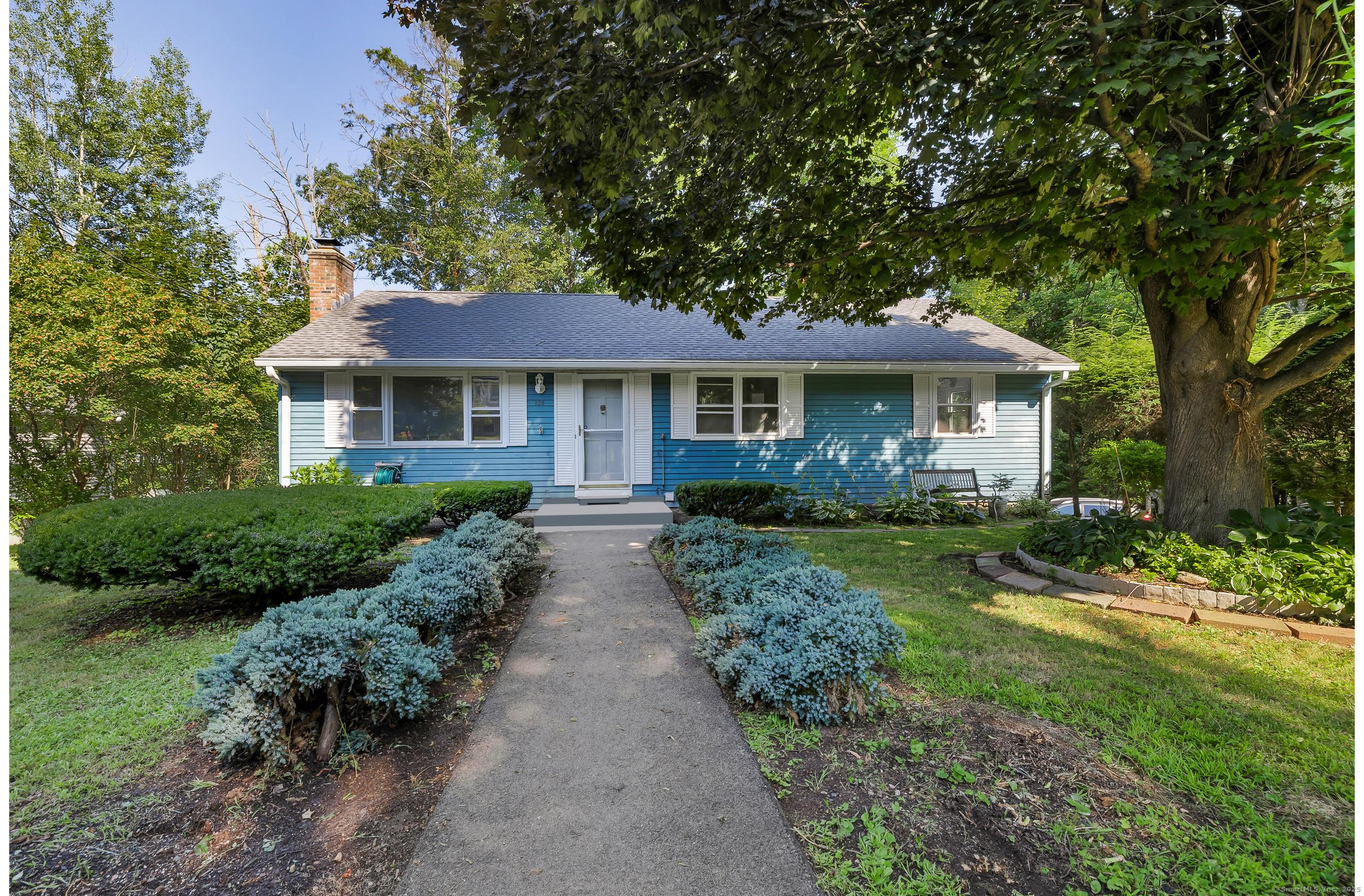 Image 1: Welcome to 226 E Wakefield Blvd, Winsted