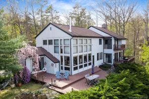25 Cedar Lane