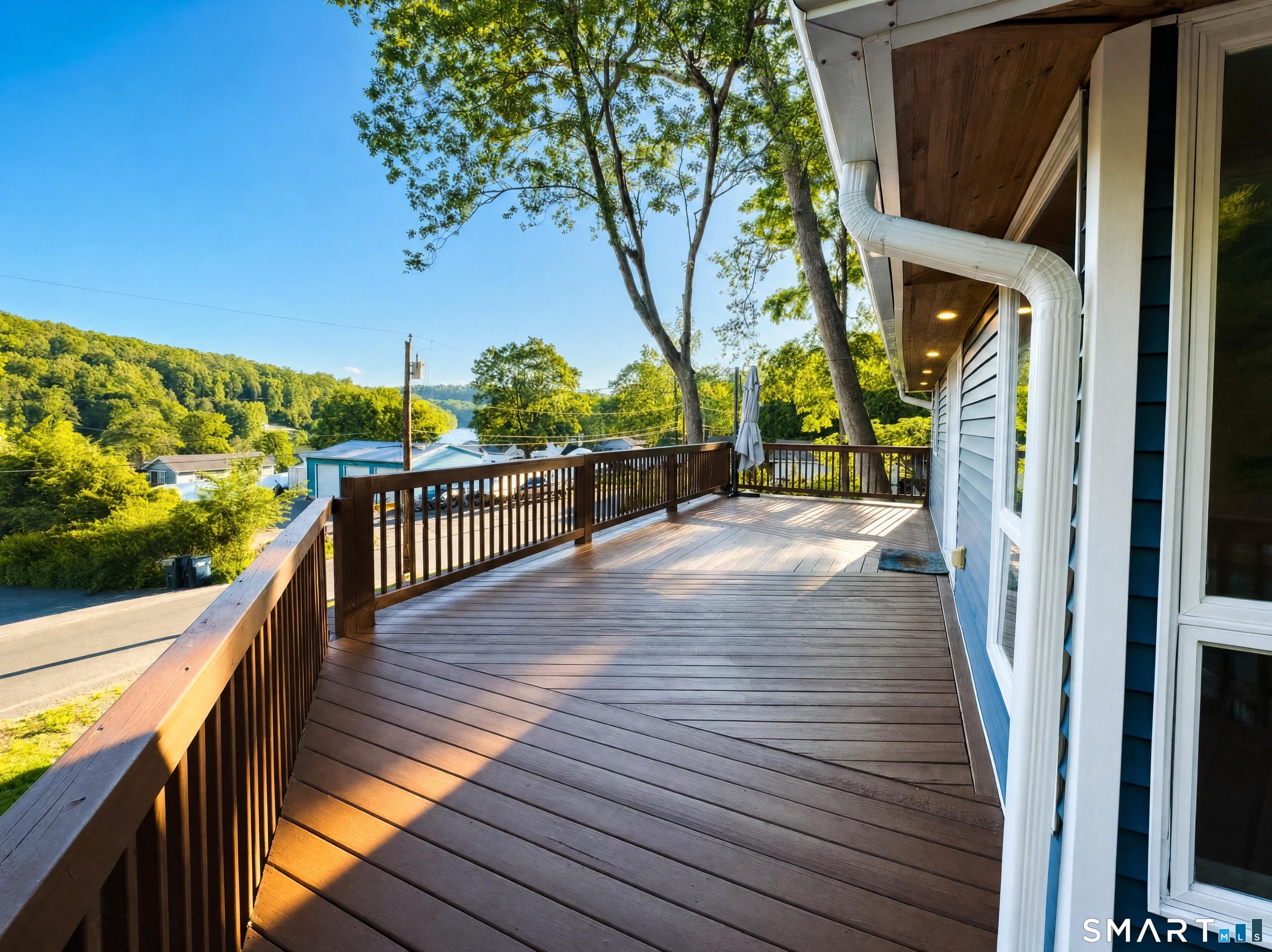 Image 2Deck: Spacious Front Deck