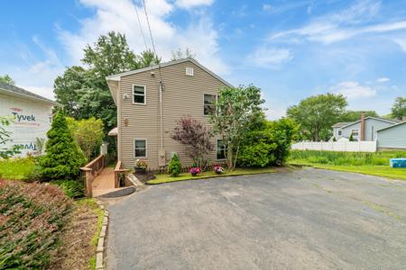 36 Lake Plymouth Boulevard