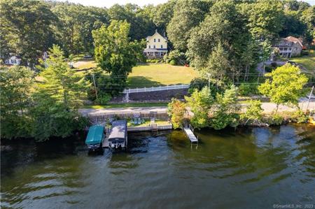 215 West Wakefield Boulevard