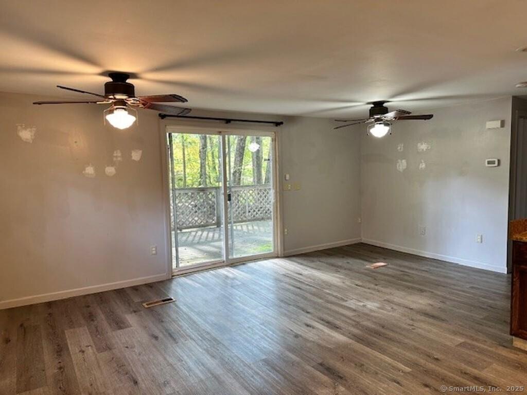 Image 4: Living room