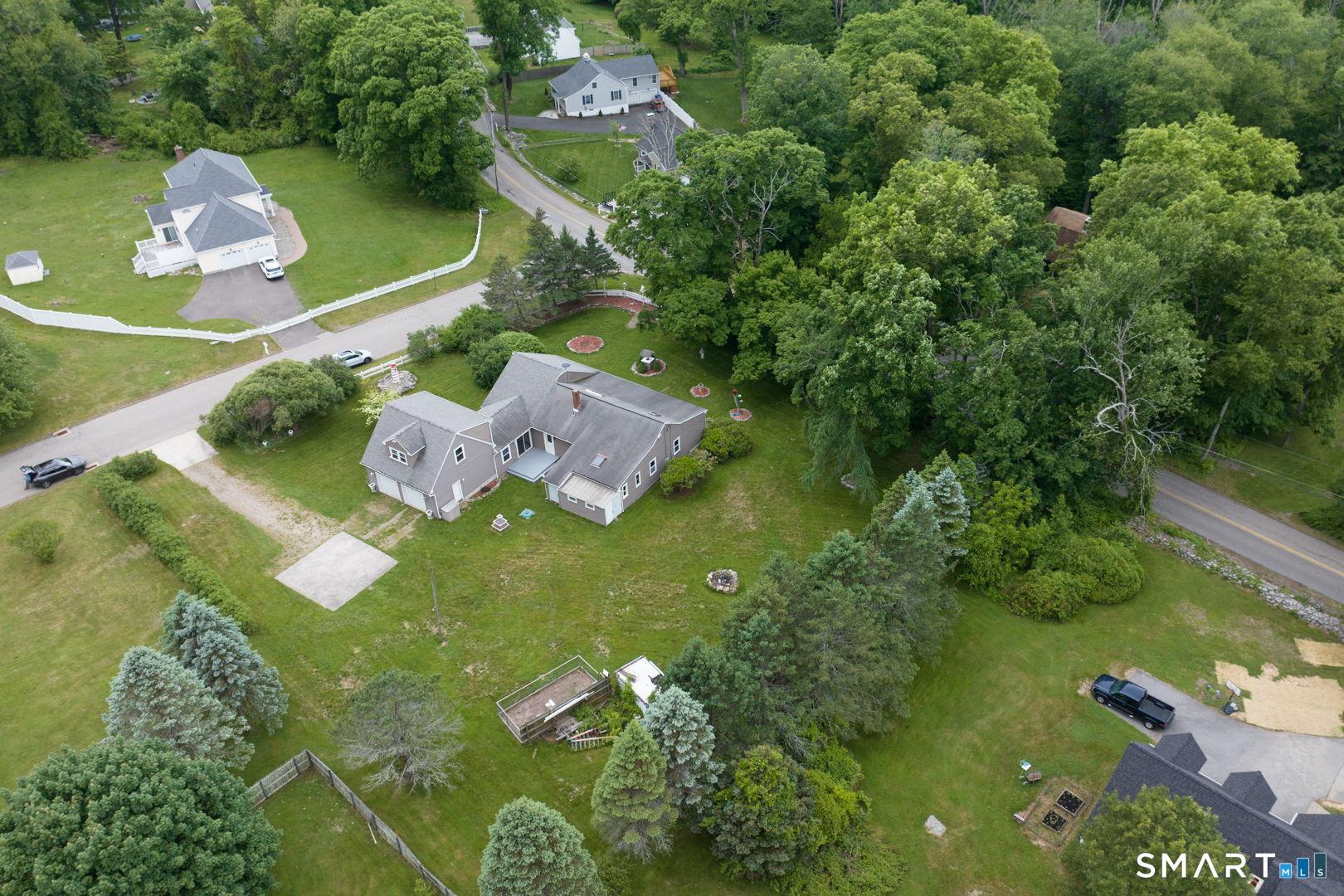 Image 3: Easy access to all major routes yet set in a neighborhood off quiet road