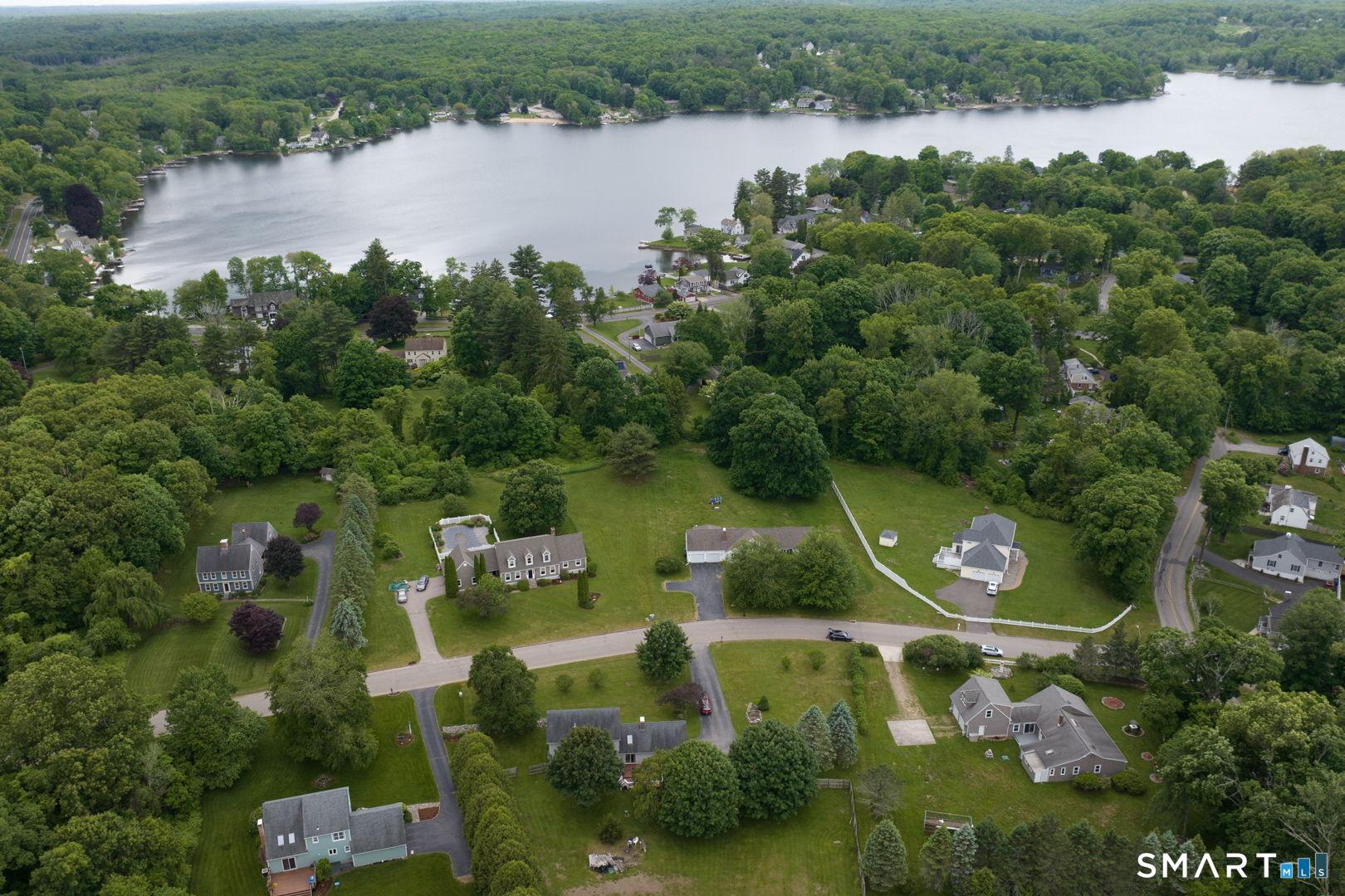 Image 4: This home is in Heritage Farms and close to Columbia Lake