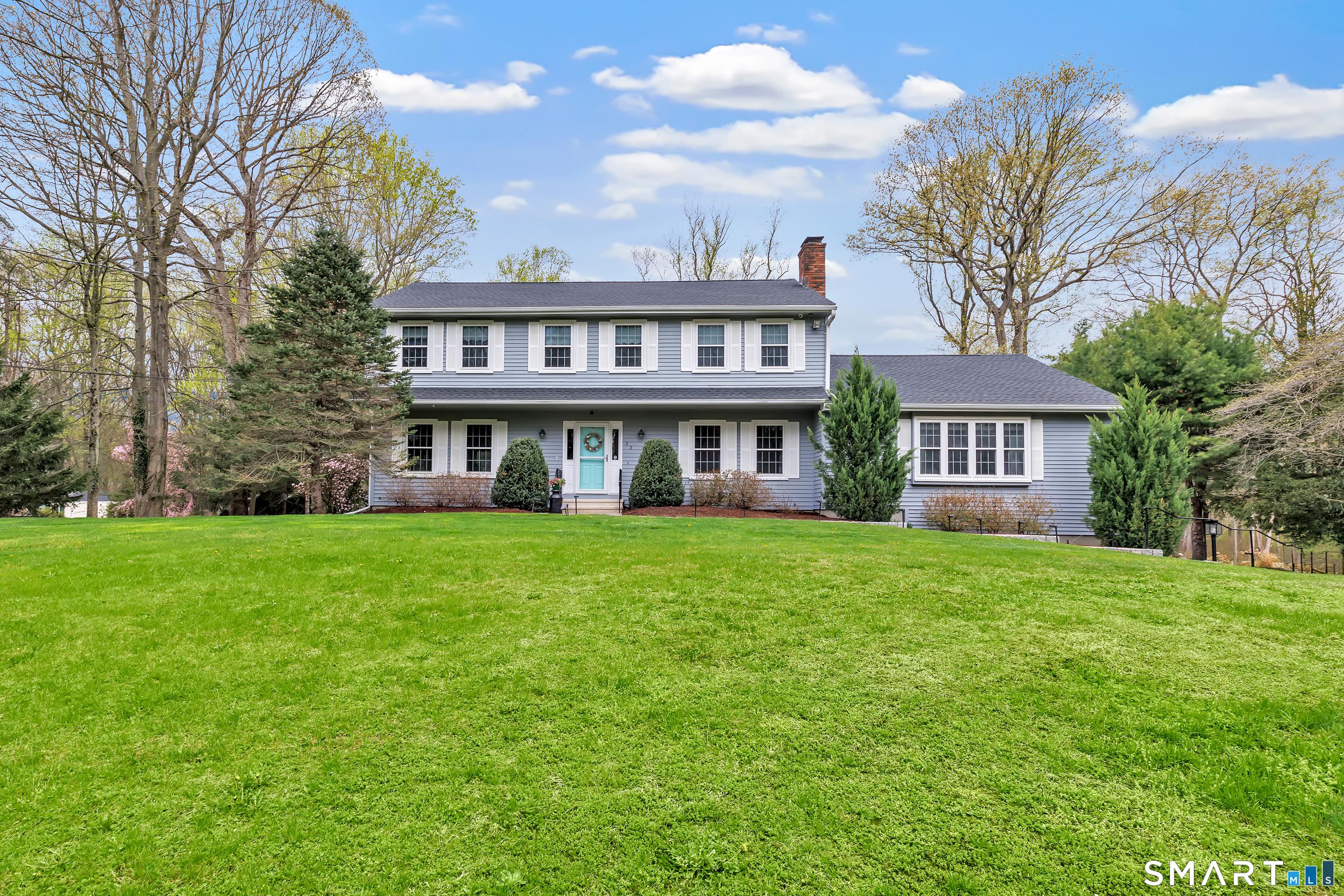 Image 1: Beautiful Colonial in Beaver Dam desirable neighborhood