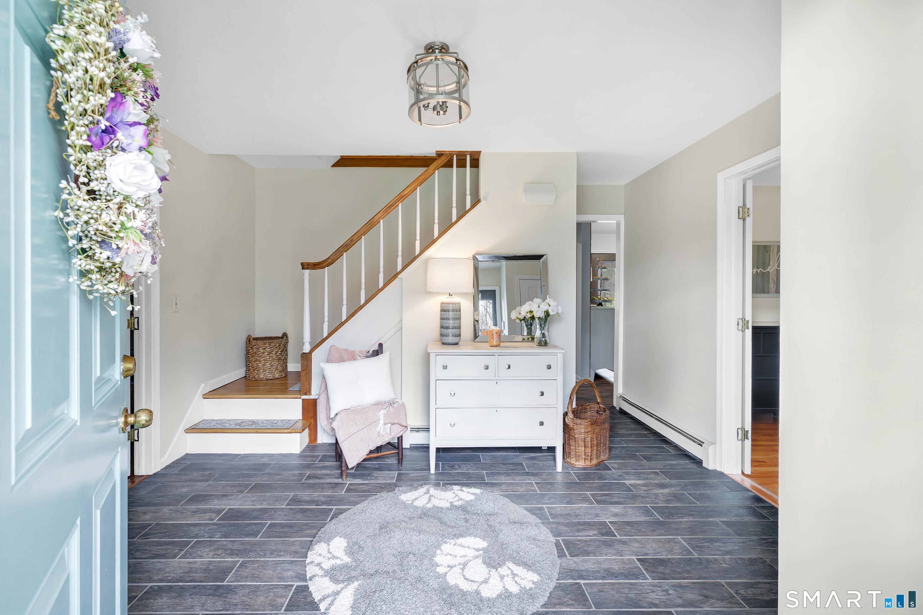 Image 4: Entry way