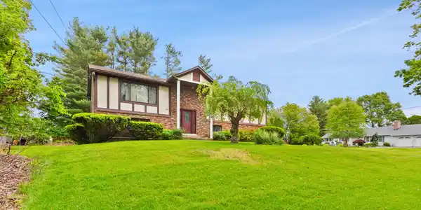 25 Fox Hollow Road