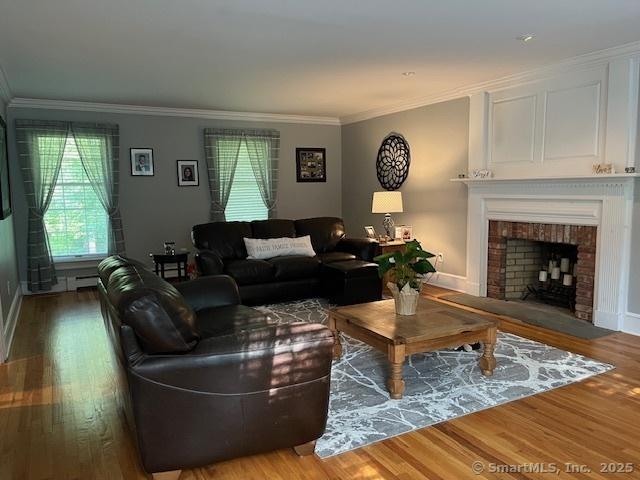 Image 4Living Room