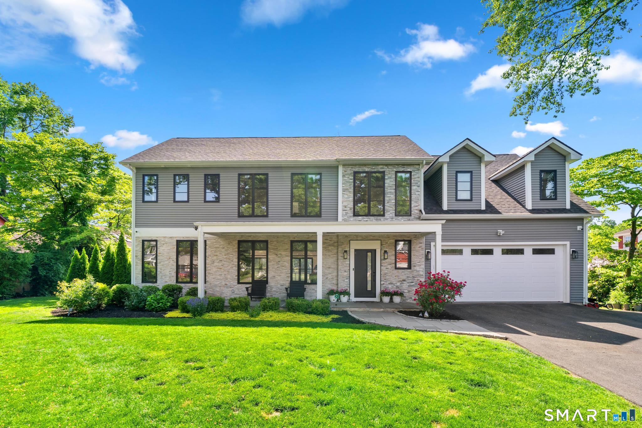 Image 3: 4 bedrooms, 4 baths, 2 car garage and so much more!