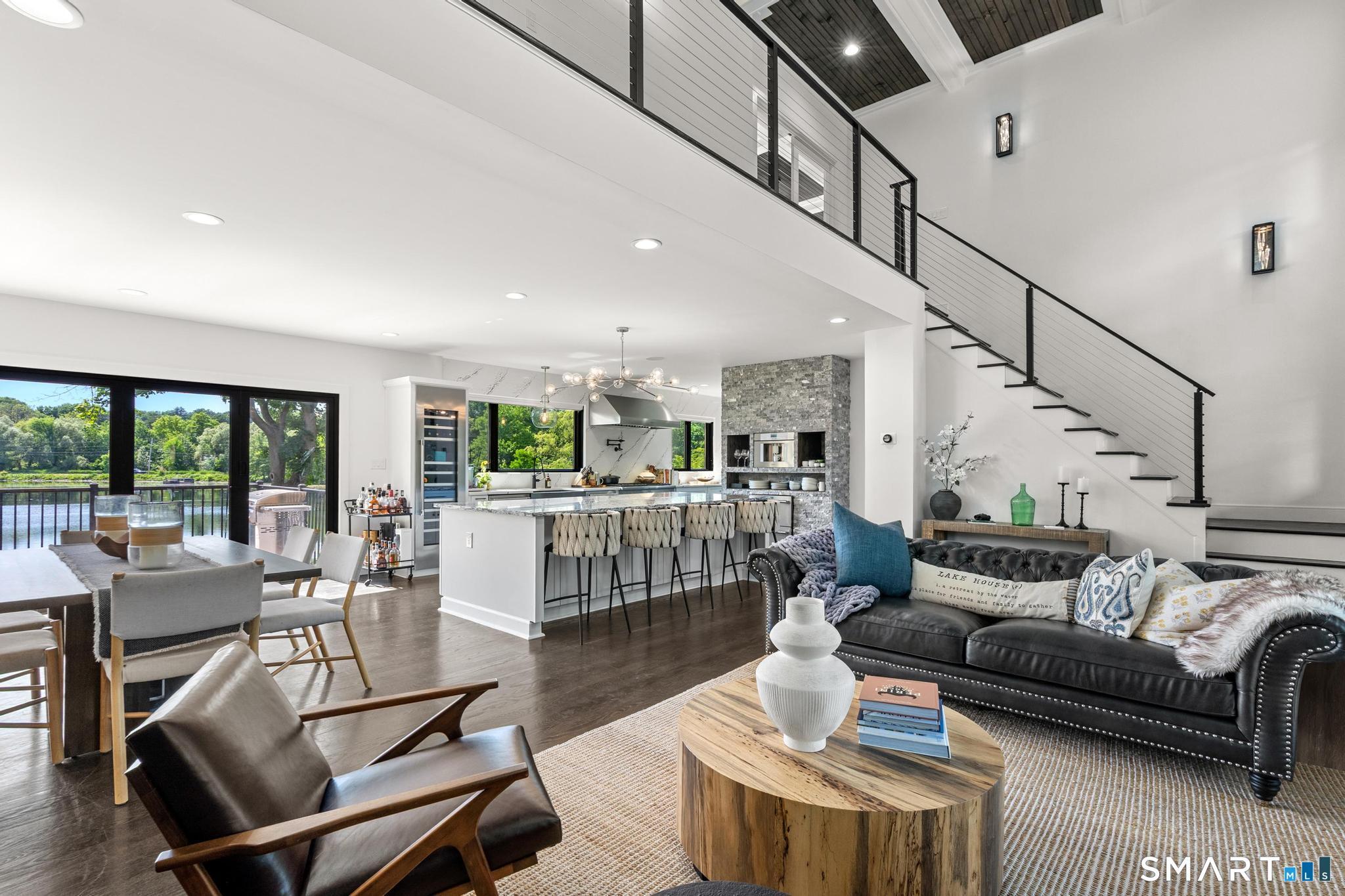 Image 4: Stunning open floorplan with soaring ceilings