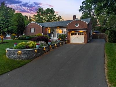 30 Fairwood Farms Drive