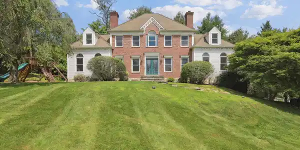 6 Society Hill Road