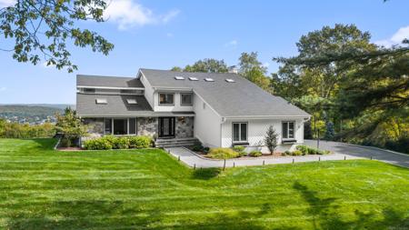 11 Hillcrest Drive