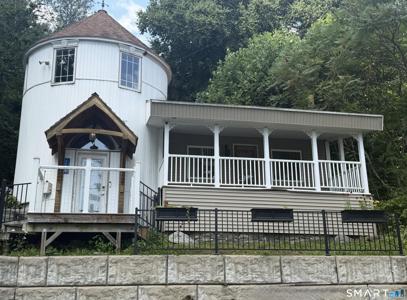 729 West Wakefield Boulevard