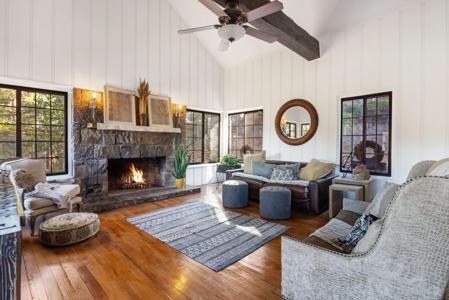 196 Lakeside Way