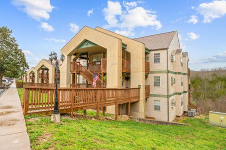 10 Woodpecker Lane