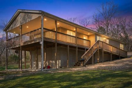 942 Lake Forest Drive