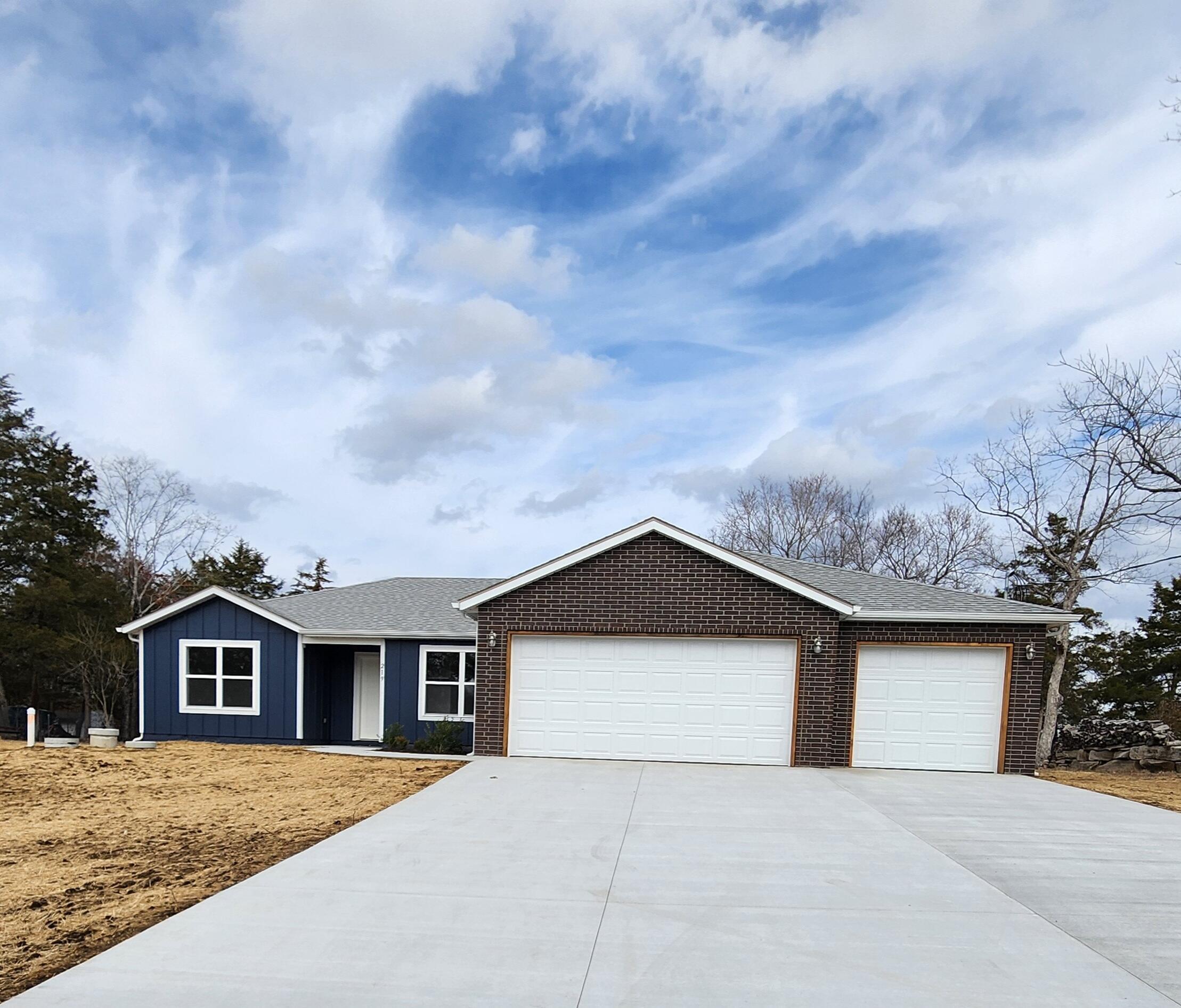 219 Pinewood Drive, Reeds Spring, MO - lhrmls-01496019 - LakeHomes.com