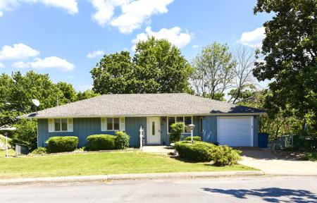 1029 Cliff Drive