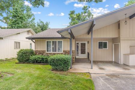 6 Maple Court