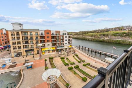 10512 Branson Landing Boulevard