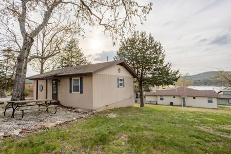 47 Misty Den Dr Reeds Spring Mo Drive