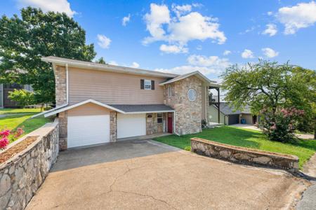 32 Arrowood Lane