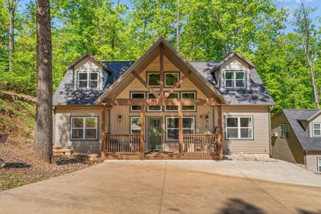 101 Willow Oak Lane