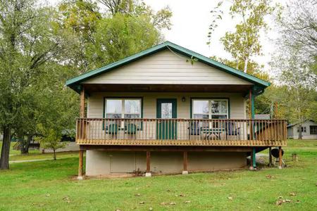 375 Edgewater Circle