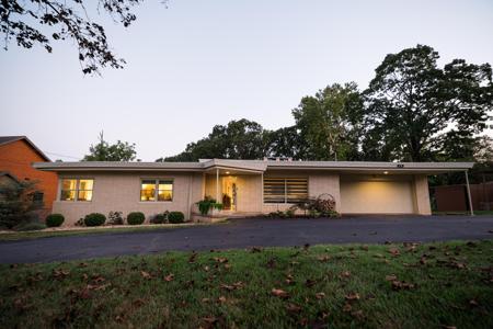 2718 East Vincent Drive