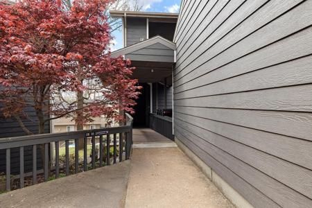 118 W Hensley Street