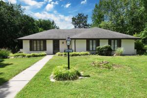 2536 East Sparkleberry Lane