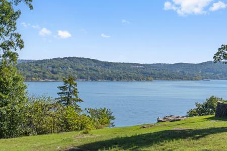 567 Edgewater Circle