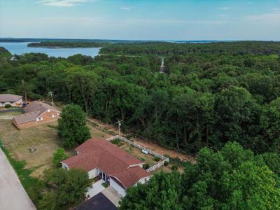 600 East Lakeview Circle