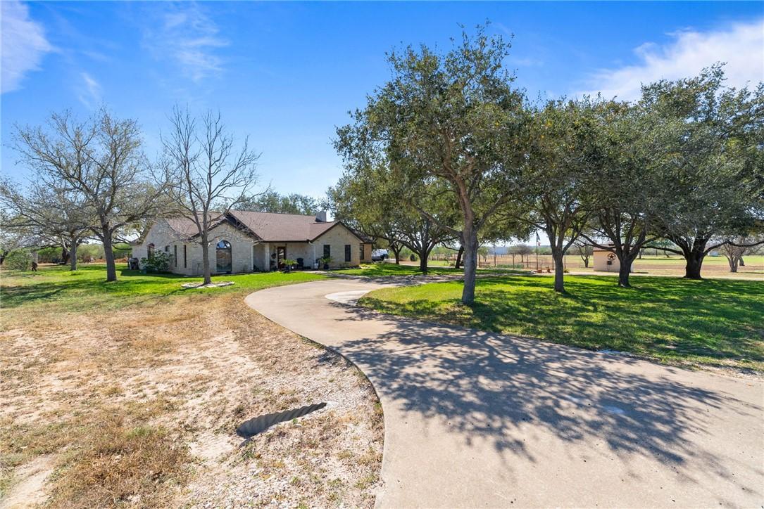 Image 2: Horseshoe drive