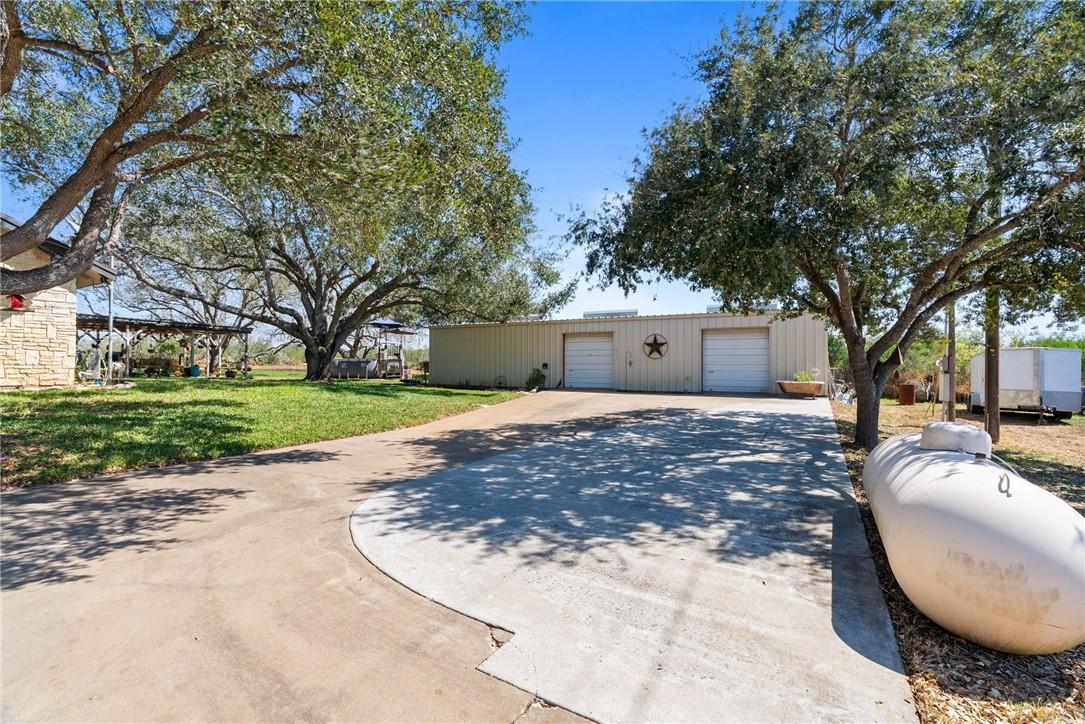 Image 4: Loads of parking space