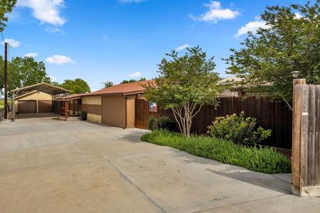 202 Lakeview