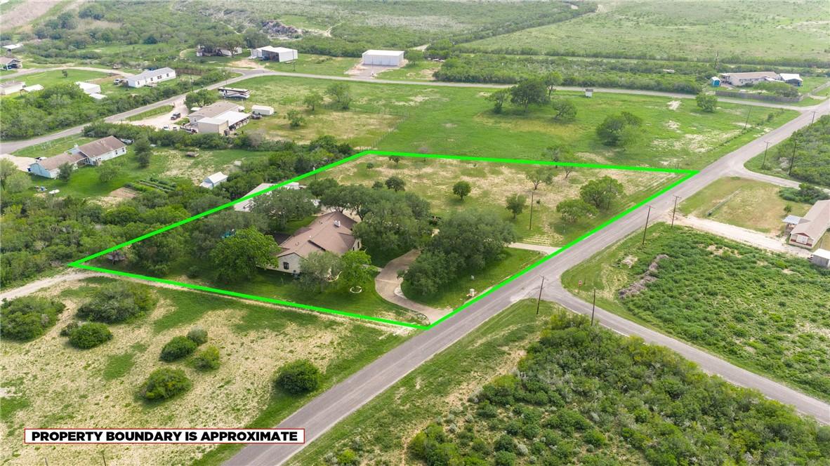 Image 4: Your little slice of the good life on two acres