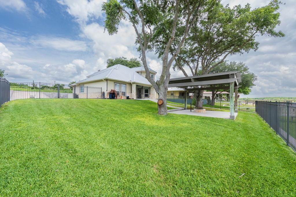 Image 4: FENCED BACK YARD