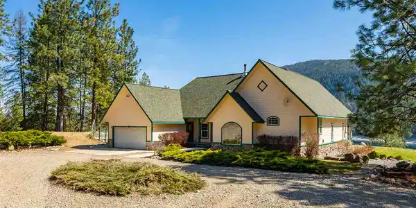 3293 China Bend
