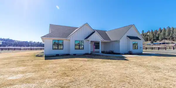 14717 W Taylor