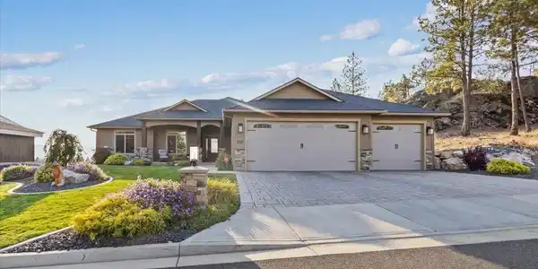 227 E Sapphire Ln