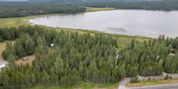 13 Lakeside Dr
