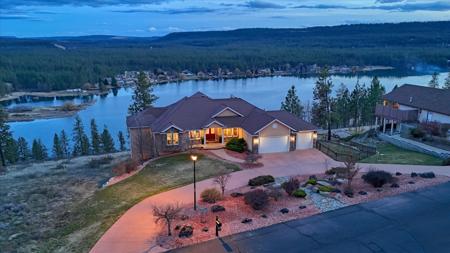 10673 W Lakeside Ln