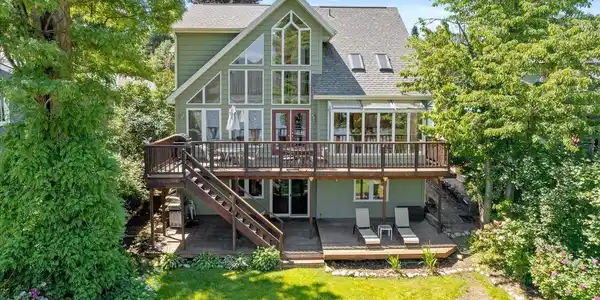 915 S-Liberty Dr