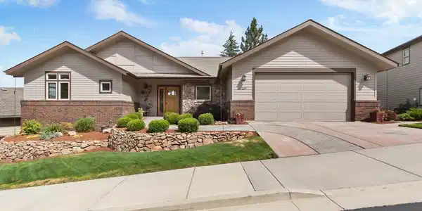 1219 E-Quartz Ln