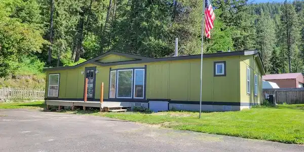 3811 Deer Ln