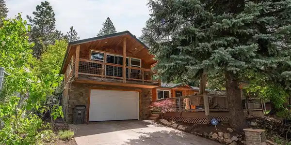 4600 View Rd