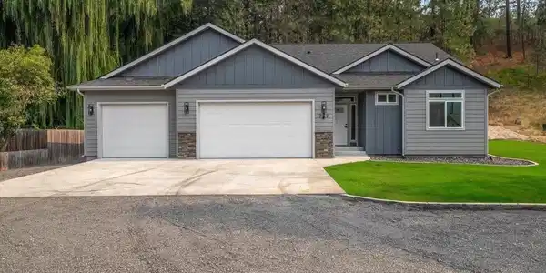 209 E Franklin Dr