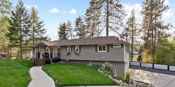 9210 E Lakeside